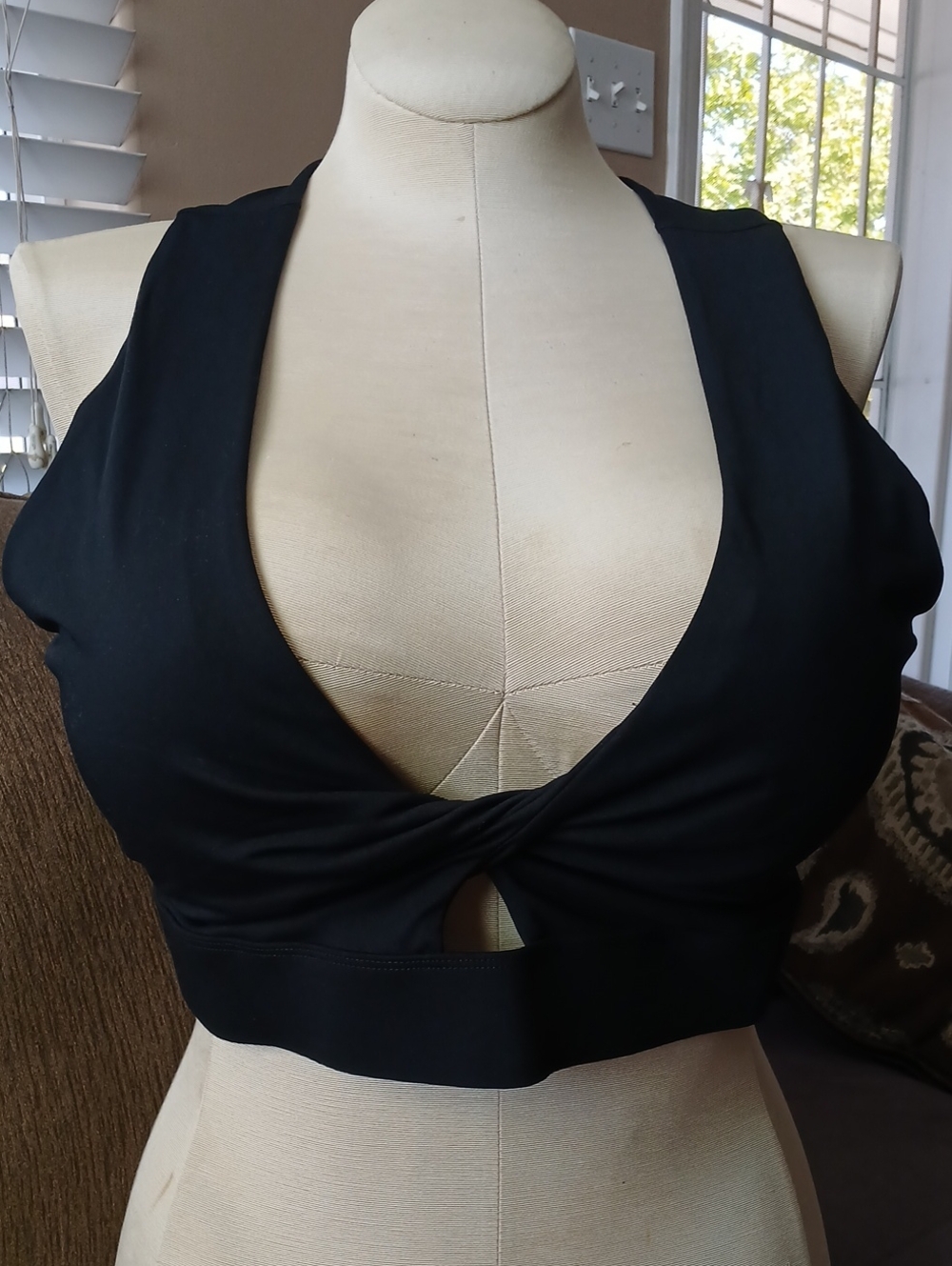 Fabletics Oasis Twist Sports Bra
